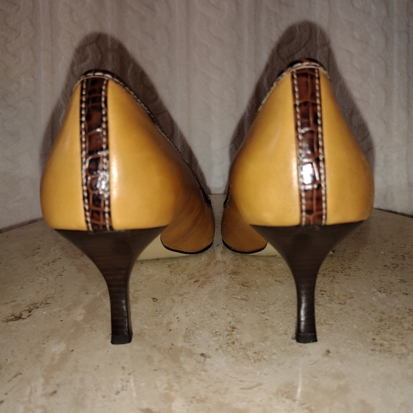 SOLD🌹Beautiful Anne Klein DEGGAS Women's Kitten Heel Brn Leather Pumps Sz 8 M - Picture 3 of 9